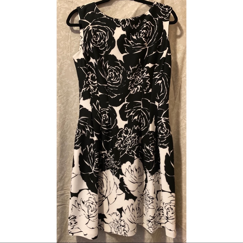 Neiman Marcus Black & White Rose Design Dress